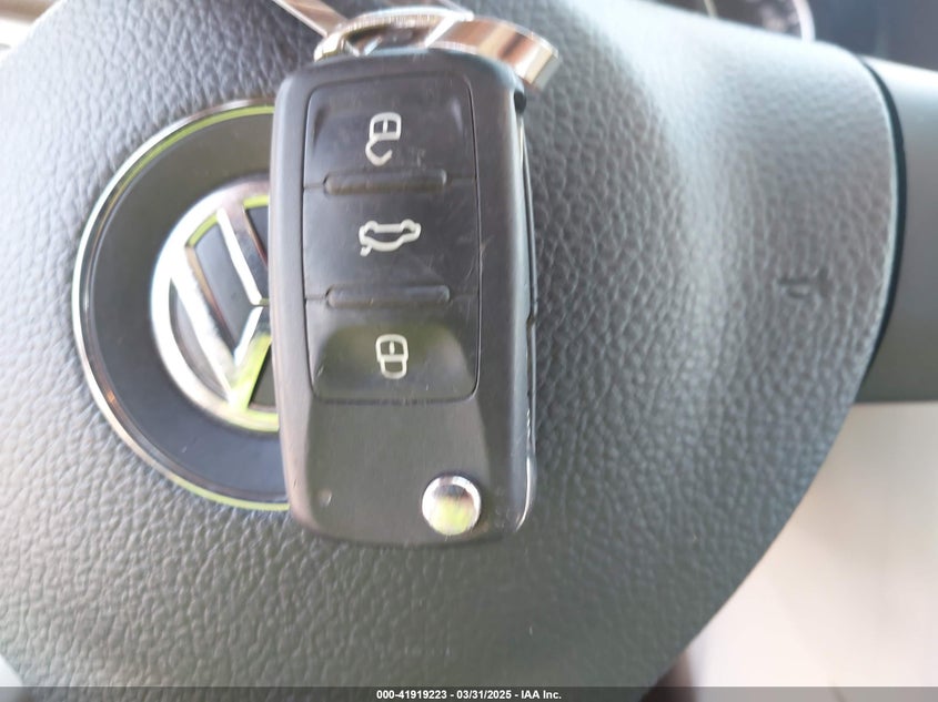 2015 VOLKSWAGEN PASSAT 1.8T LIMITED EDITION - 1VWAT7A36FC118099