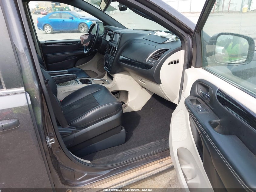 2019 DODGE GRAND CARAVAN SXT - 2C4RDGCG5KR709271