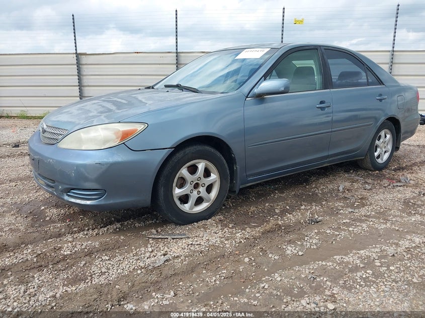 JTDBE32K820048228 2002 TOYOTA CAMRY photo no. 2