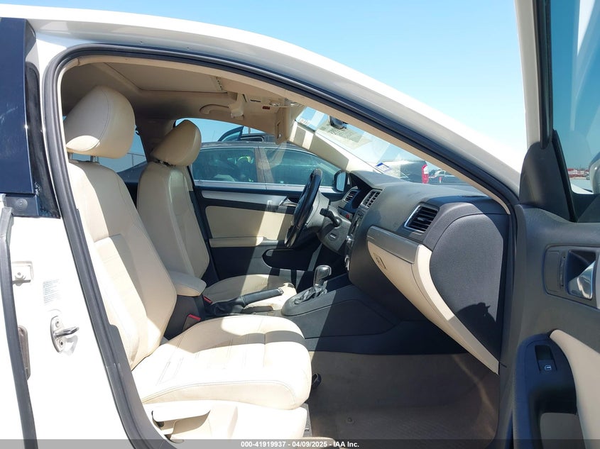 2011 VOLKSWAGEN JETTA VIN: 3VWLZ7AJ0BM307913