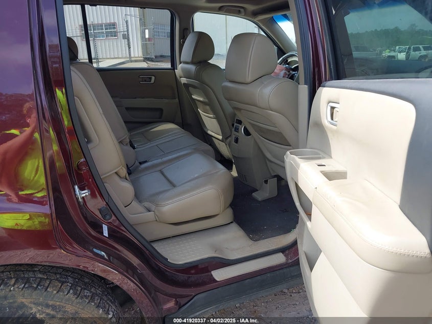 2011 HONDA PILOT VIN: 5FNYF4H58BB087840