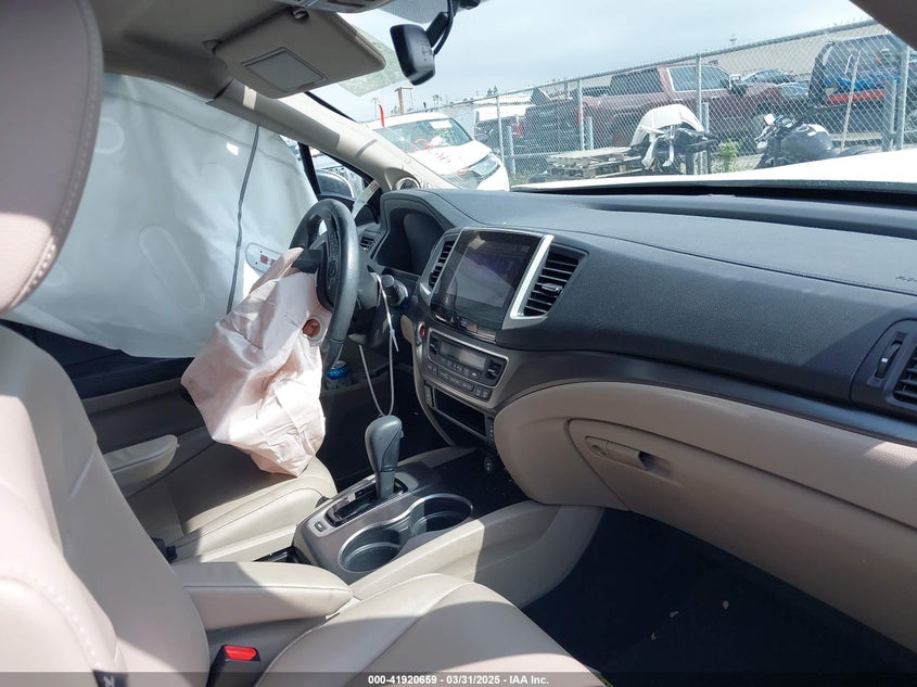 2018 HONDA PILOT VIN: 5FNYF5H58JB029702
