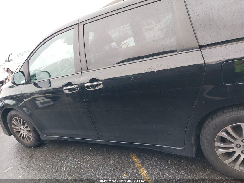 VIN 5TDYZ3DC0LS068251 2020 TOYOTA SIENNA XLE
