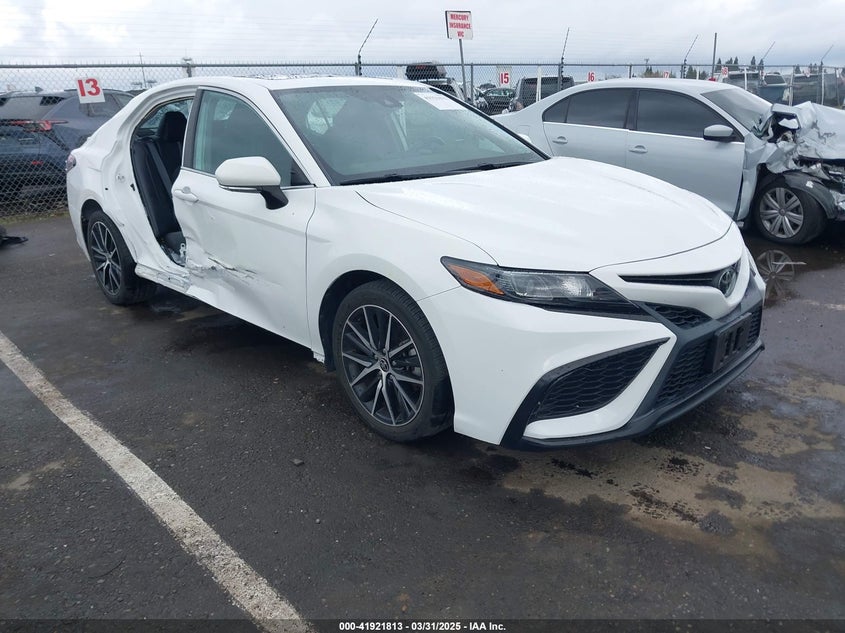 2022 TOYOTA CAMRY  (VIN: 4T1T11AK6NU641990)