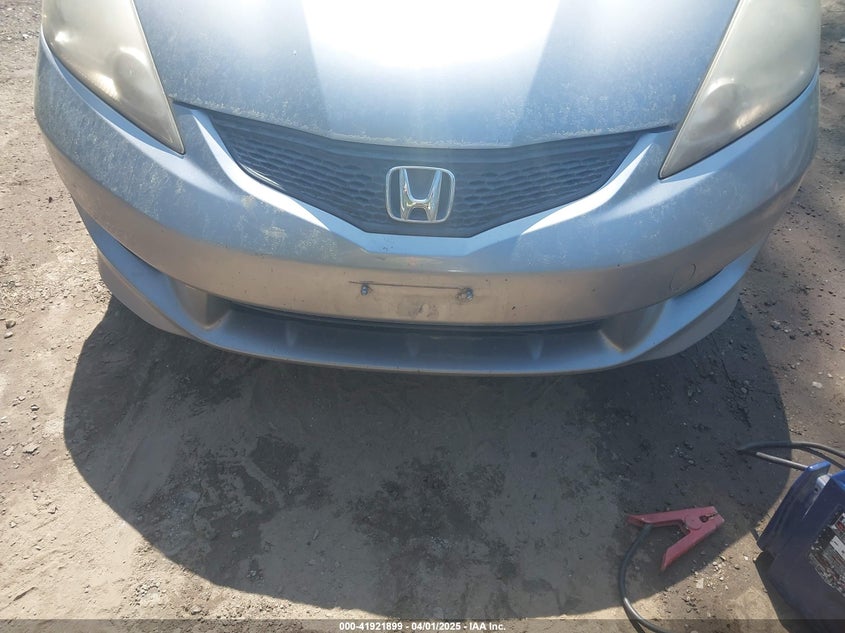 2010 HONDA FIT VIN: JHMGE8H41AC002201