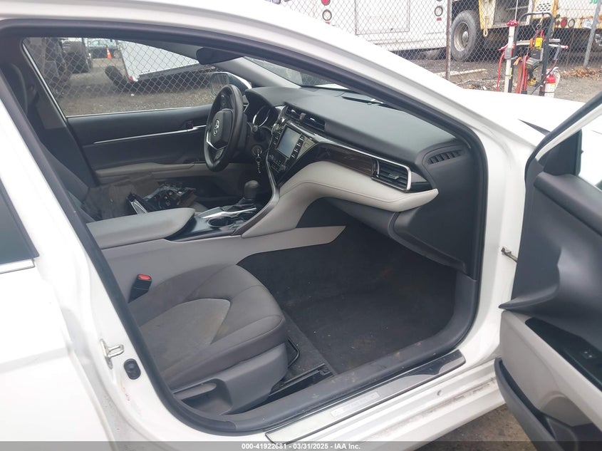 2019 TOYOTA CAMRY VIN: 4T1B11HK7KU689737