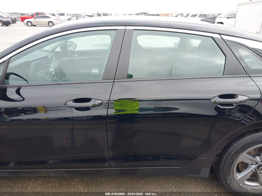 2022 KIA K5 VIN: 5XXG24J27NG116589