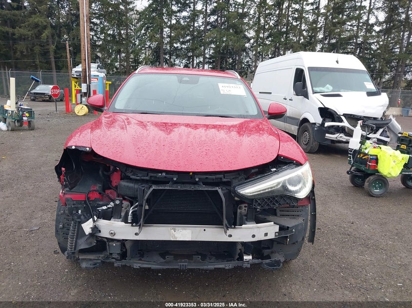 VIN ZASFAKAN9J7B75330 2018 ALFA ROMEO STELVIO AWD
