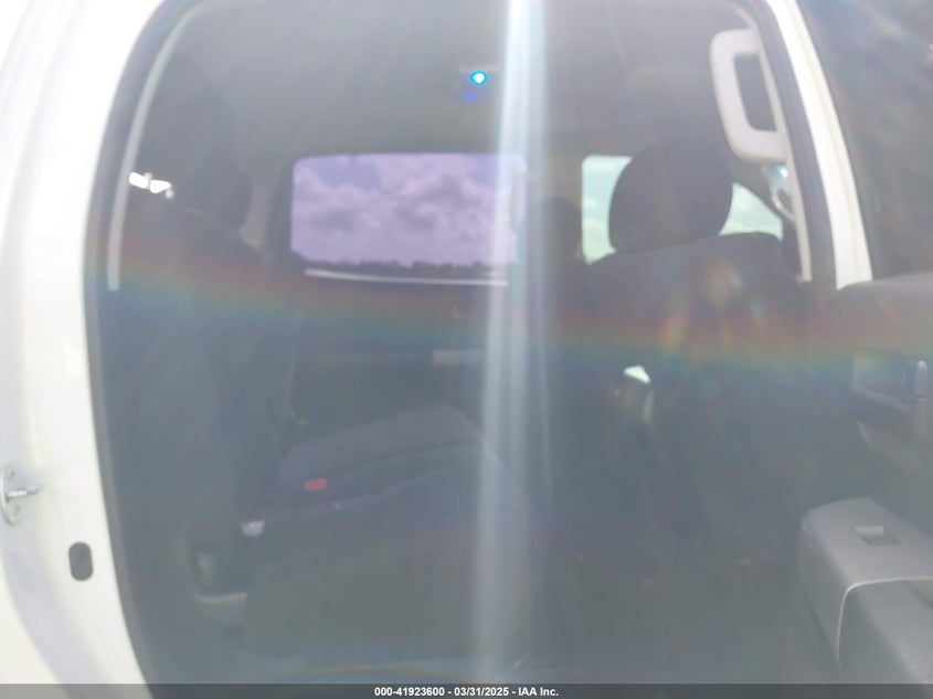 2012 Toyota Tundra Grade 5.7L V8 VIN: 5TFDY5F11CX240662 Lot: 41923600