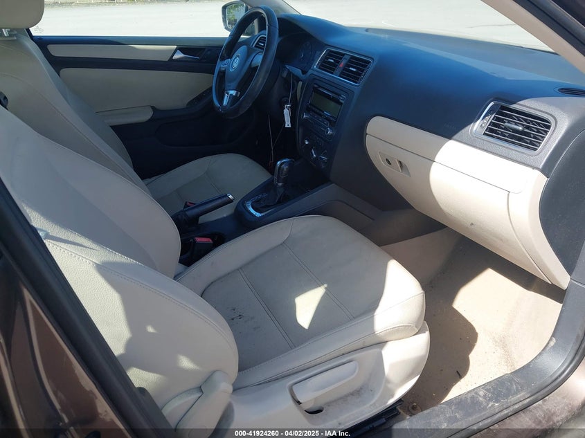2011 VOLKSWAGEN JETTA VIN: 3VWDZ7AJ8BM388647