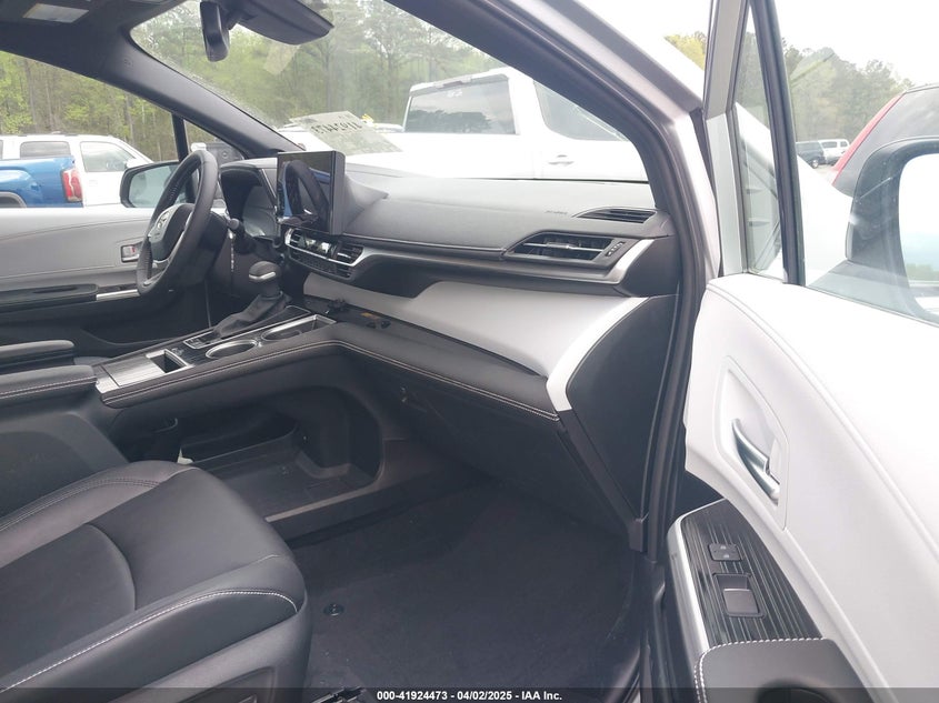 VIN 5TDDSKFC2SS159546 2025 TOYOTA SIENNA XSE