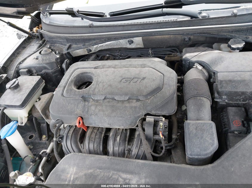 2015 HYUNDAI SONATA VIN: 5NPE34AF4FH063220