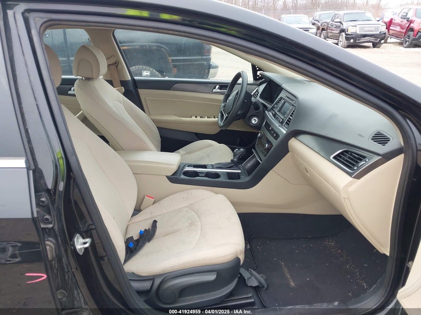 2015 HYUNDAI SONATA VIN: 5NPE34AF4FH063220
