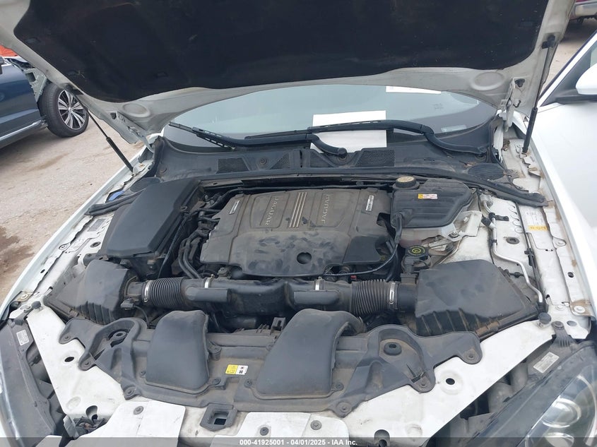2014 JAGUAR XF VIN: SAJWJ0EF3E8U10192