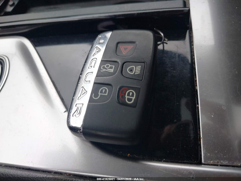 2014 JAGUAR XF VIN: SAJWJ0EF3E8U10192