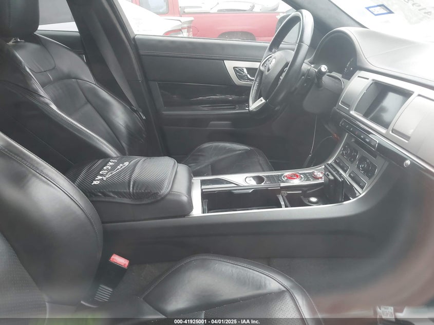 2014 JAGUAR XF VIN: SAJWJ0EF3E8U10192