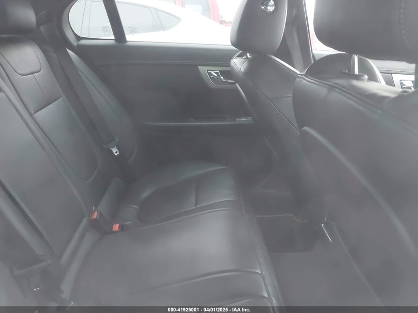 2014 JAGUAR XF VIN: SAJWJ0EF3E8U10192