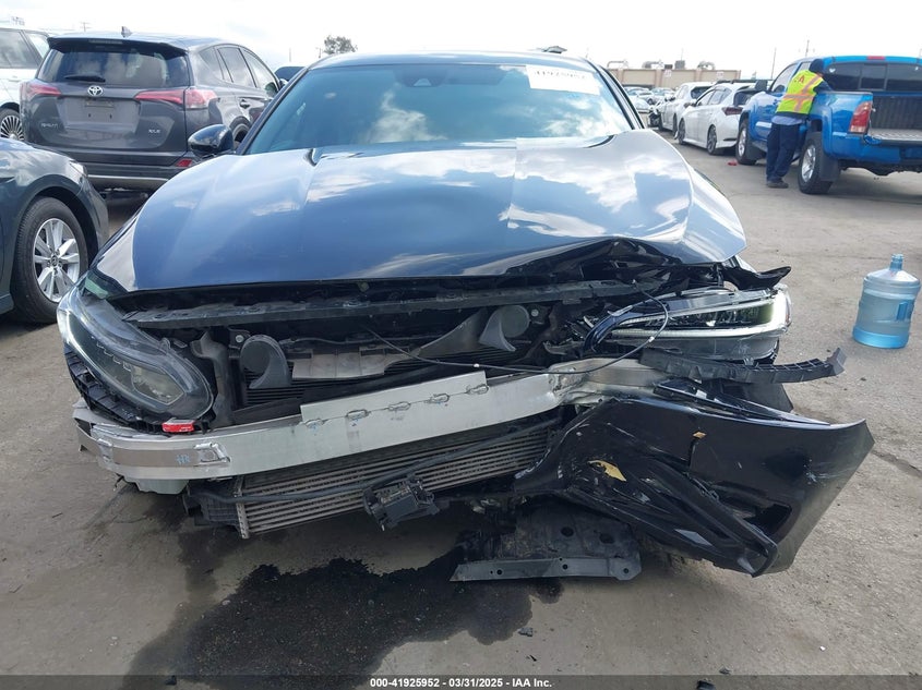 2019 HONDA ACCORD VIN: 1HGCV1F32KA029715