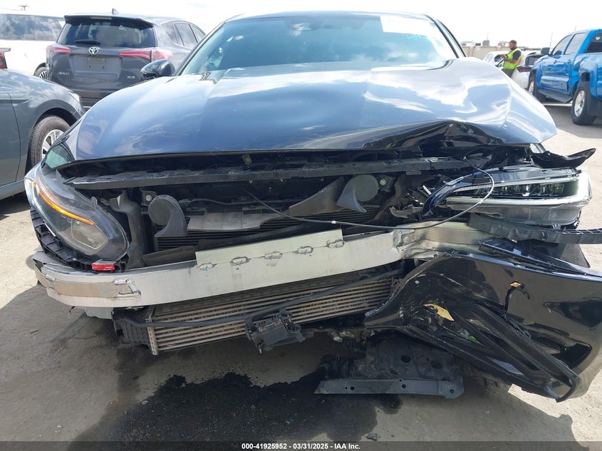 2019 HONDA ACCORD VIN: 1HGCV1F32KA029715