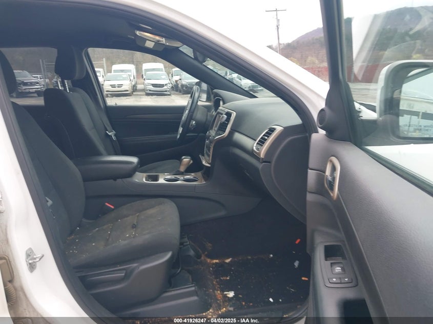 VIN 1C4RJFAG2HC605182 2017 JEEP GRAND CHEROKEE LAREDO 4X4