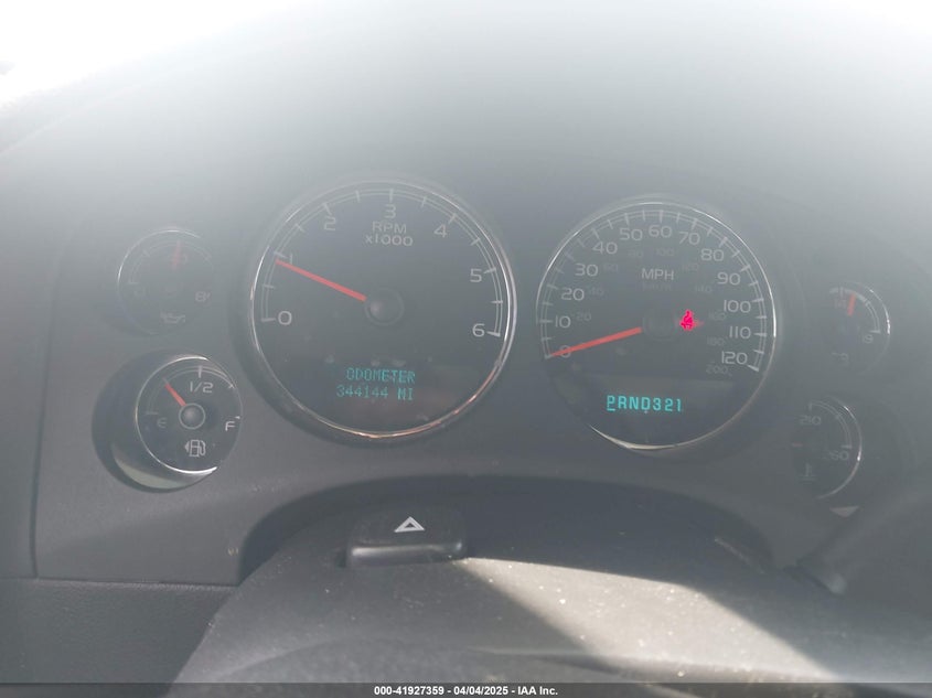 2007 CHEVROLET SUBURBAN 1500 VIN: 1GNFC16017J244556
