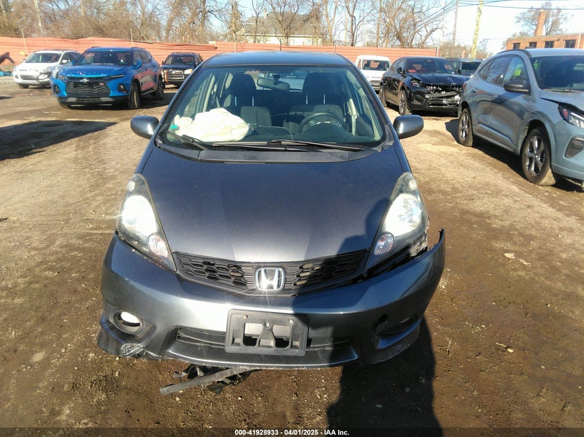 2013 HONDA FIT VIN: JHMGE8G51DC022267