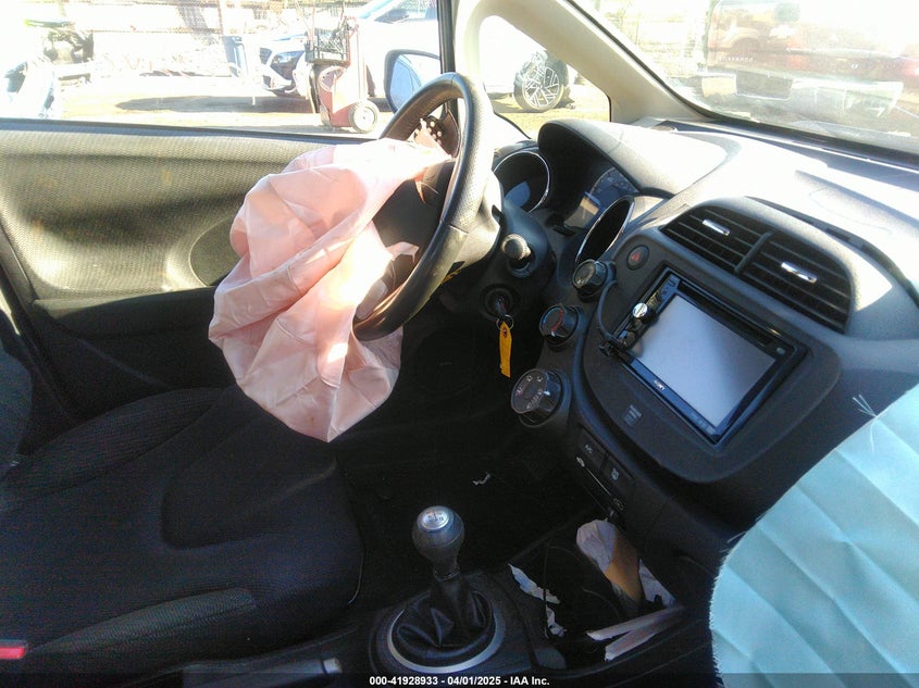 2013 HONDA FIT VIN: JHMGE8G51DC022267