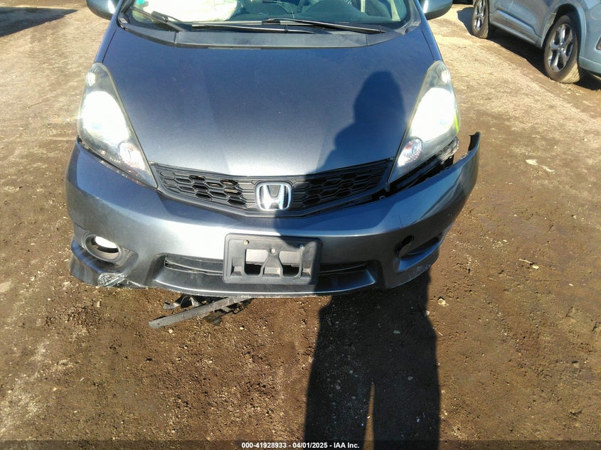 2013 HONDA FIT VIN: JHMGE8G51DC022267
