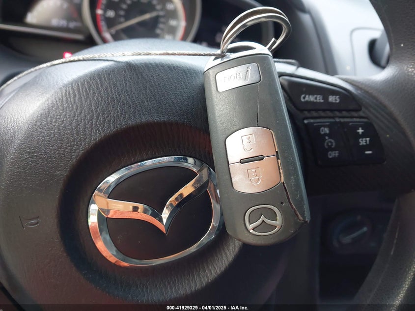 2014 MAZDA MAZDA3 VIN: JM1BM1K77E1137211