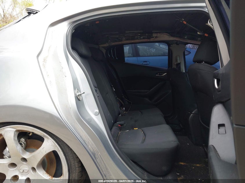 2014 MAZDA MAZDA3 VIN: JM1BM1K77E1137211