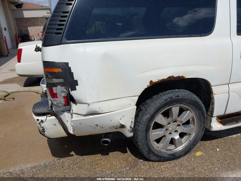 2006 GMC YUKON XL DENALI VIN: 1GKFK66UX6J119571