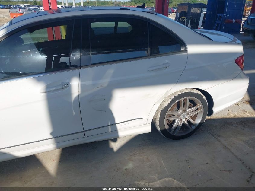 2013 Mercedes-Benz C 300 Luxury 4Matic/Sport 4Matic VIN: WDDGF8AB0DA823304 Lot: 41929712