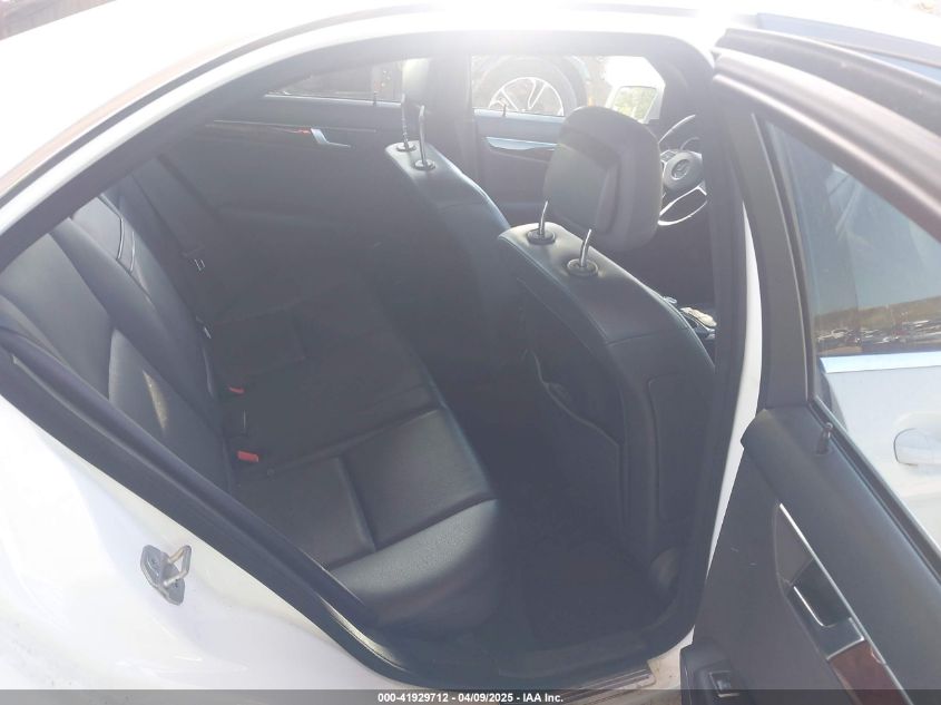2013 Mercedes-Benz C 300 Luxury 4Matic/Sport 4Matic VIN: WDDGF8AB0DA823304 Lot: 41929712