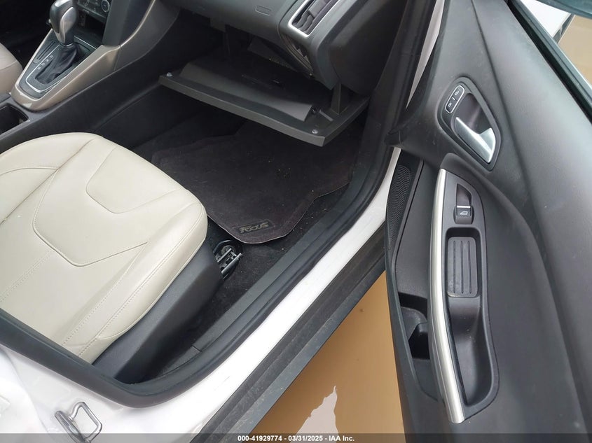 2015 FORD FOCUS VIN: 1FADP3N23FL293432