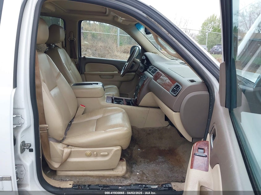 2014 CHEVROLET SUBURBAN 1500 VIN: 1GNSKKE77ER152002