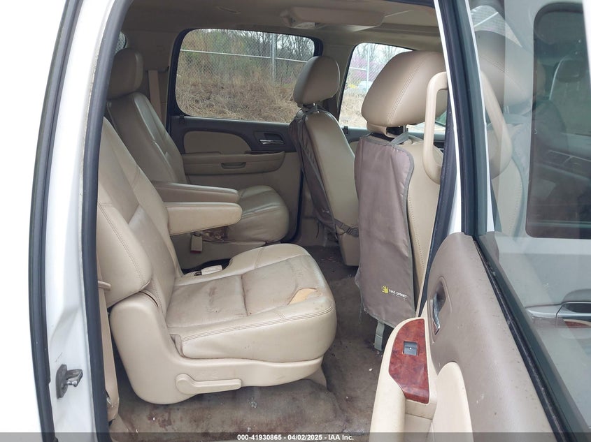 2014 CHEVROLET SUBURBAN 1500 VIN: 1GNSKKE77ER152002
