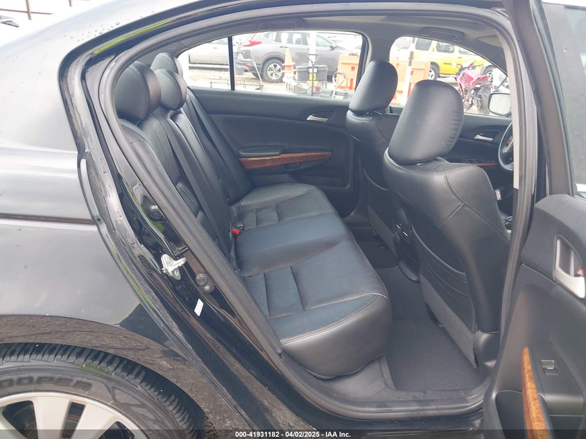 2012 HONDA ACCORD VIN: 1HGCP2F82CA037780