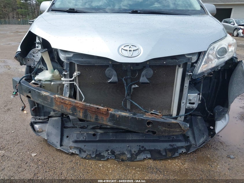 2014 TOYOTA SIENNA XLE V6 8 PASSENGER - 5TDYK3DCXES429458