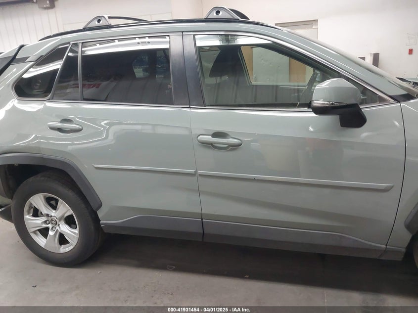 2019 TOYOTA RAV4 XLE - JTMP1RFV2KD028137