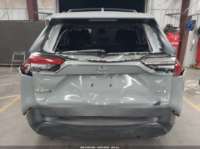 2019 TOYOTA RAV4 XLE - JTMP1RFV2KD028137