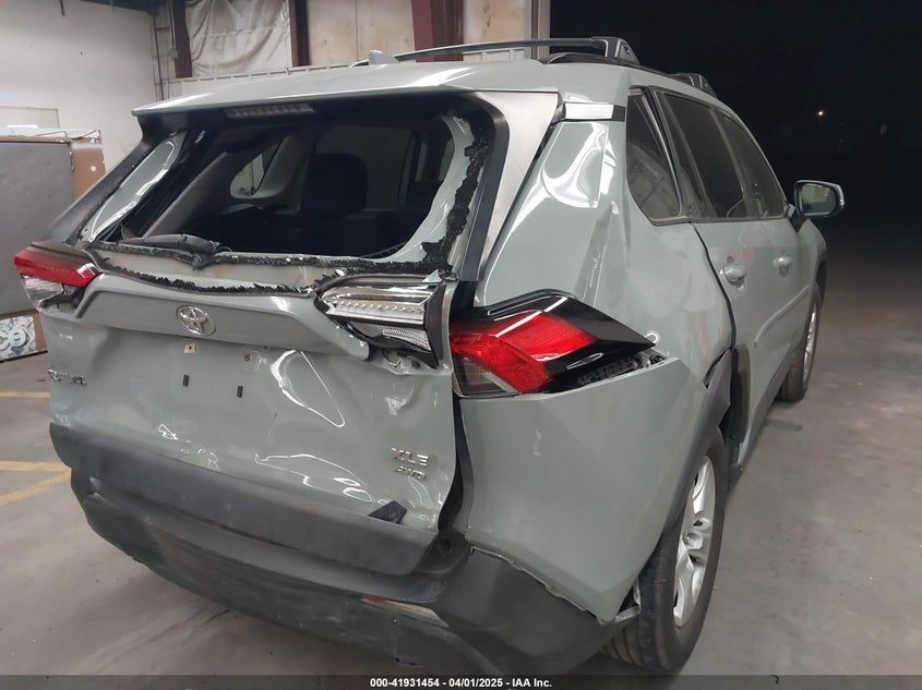 2019 TOYOTA RAV4 XLE - JTMP1RFV2KD028137