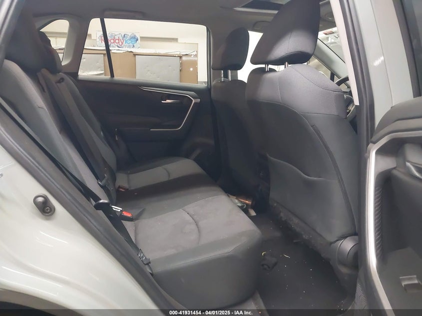 2019 TOYOTA RAV4 XLE - JTMP1RFV2KD028137
