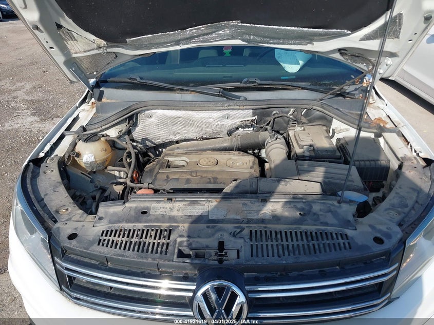 2012 VOLKSWAGEN TIGUAN VIN: WVGBV7AX3CW562826