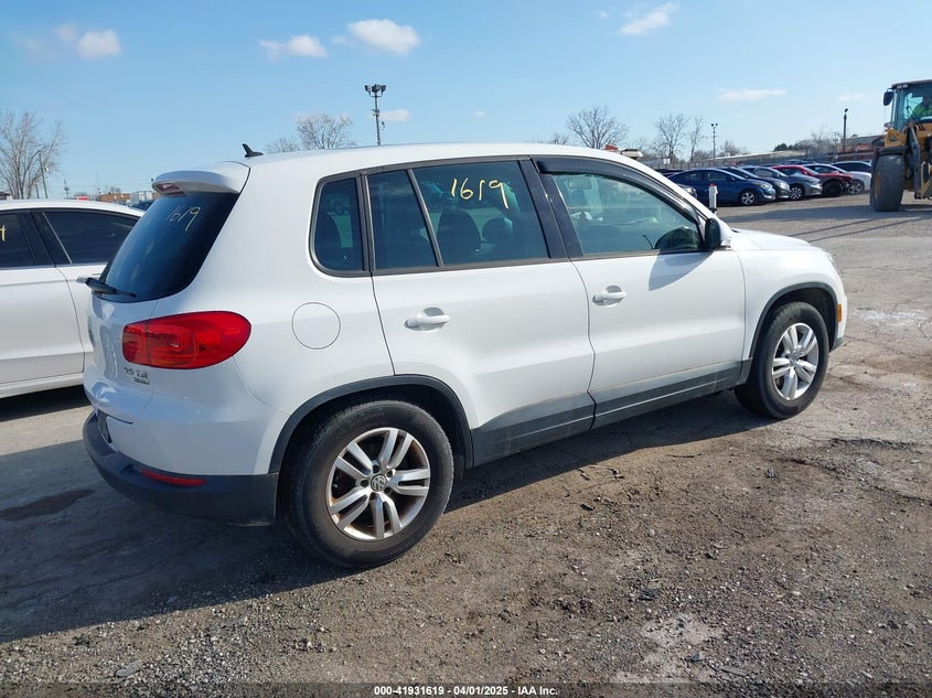 2012 VOLKSWAGEN TIGUAN VIN: WVGBV7AX3CW562826