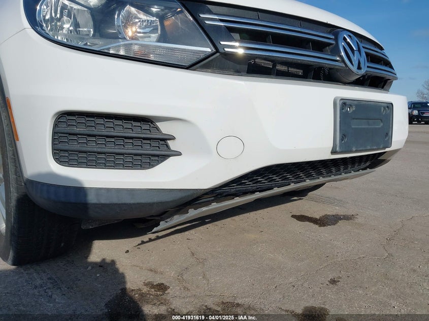 2012 VOLKSWAGEN TIGUAN VIN: WVGBV7AX3CW562826