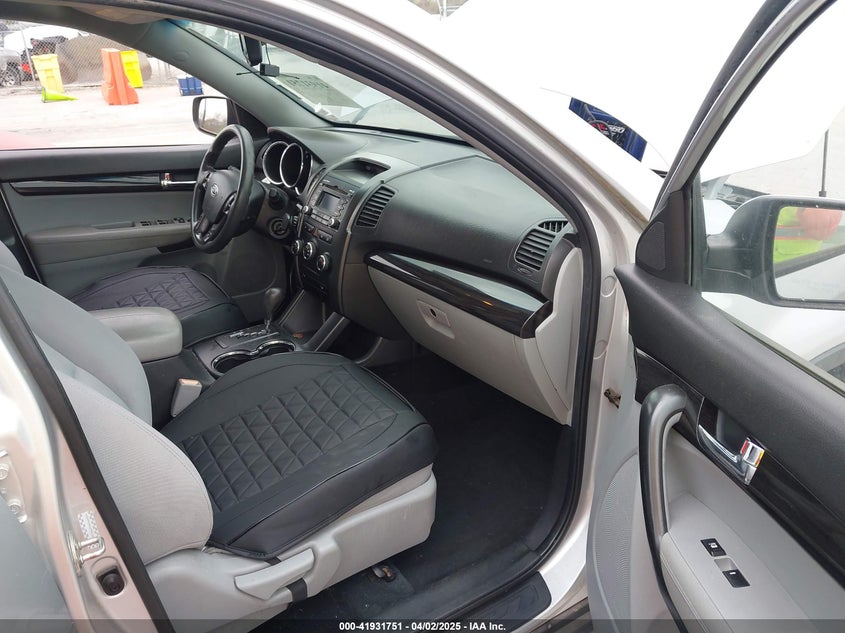 2011 KIA SORENTO VIN: 5XYKT4A29BG066860