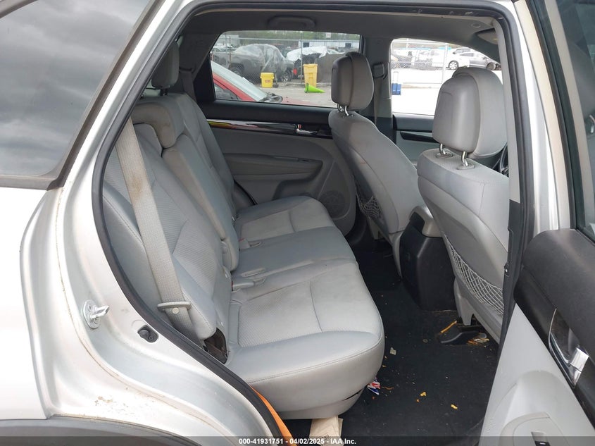 2011 KIA SORENTO VIN: 5XYKT4A29BG066860