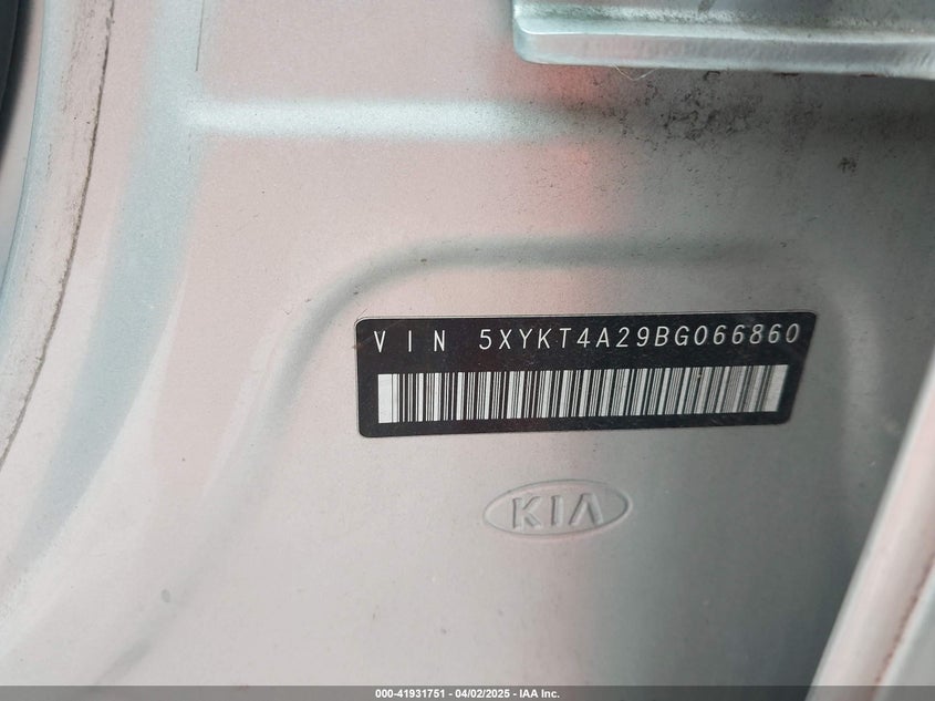 2011 KIA SORENTO VIN: 5XYKT4A29BG066860