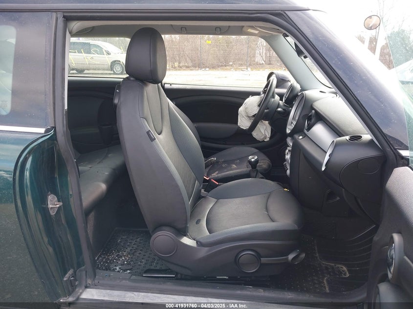 2010 MINI COOPER CLUBMAN VIN: WMWML3C57ATX51076