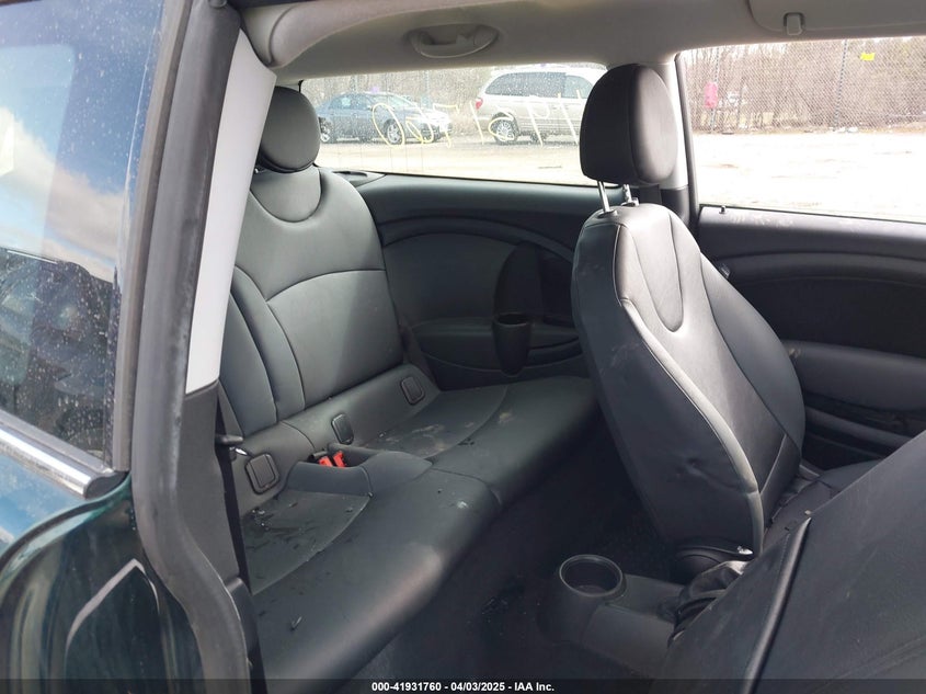 2010 MINI COOPER CLUBMAN VIN: WMWML3C57ATX51076